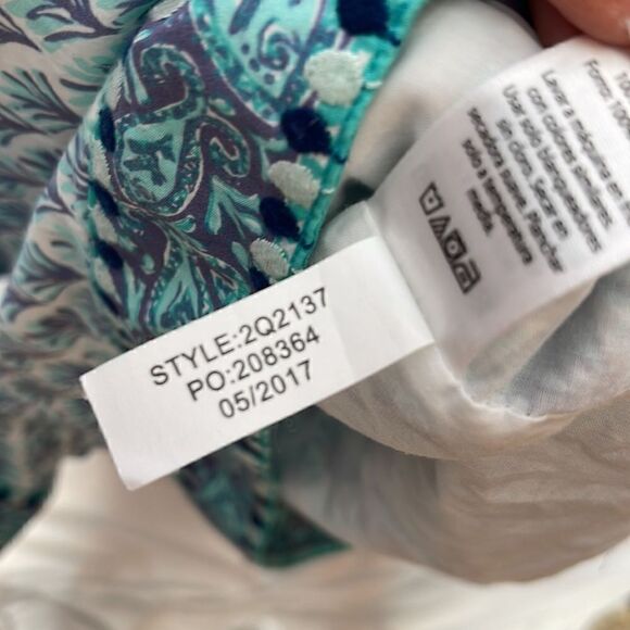 Vineyard Vines Embroidered Tiny Leaves Romper. Size Medium. - Picture 9 of 9